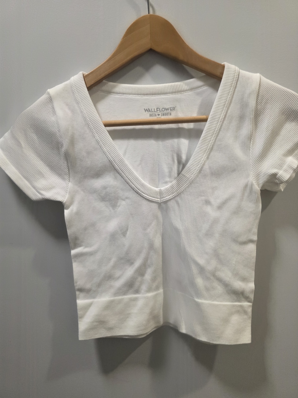 Wallflower Insta Smooth White Ribbed Crop Top – Size S/M
